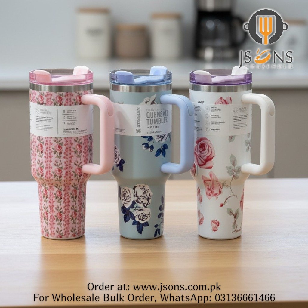 floral-stainless-steel-tumbler-handle-straw-pakistan.jpg Floral print stainless steel insulated tumbler with handle and straw in pink, blue, and white rose designs on a wooden table