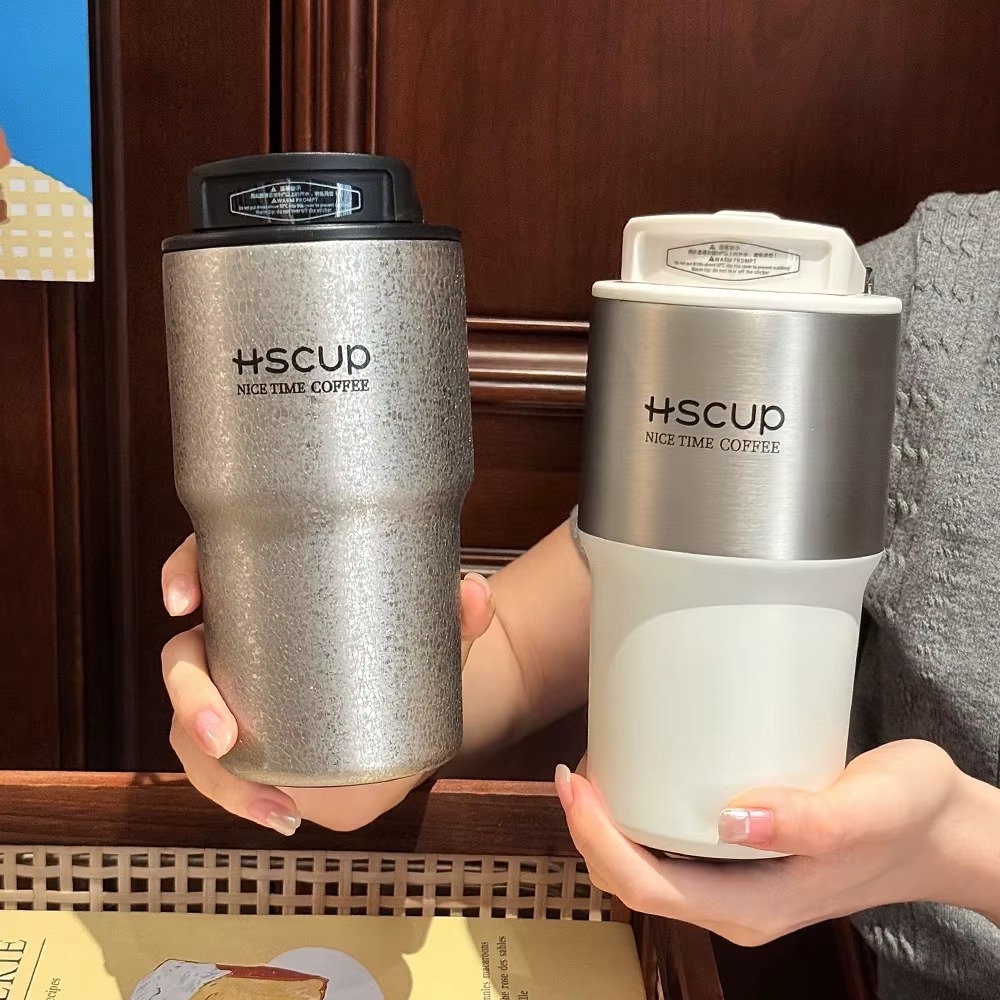 hscup-thermos-mug-550ml-stainless-steel-pakistan.jpg HSCUP stainless steel thermos mug 550ml with flip lid held in hand showing hot and cold coffee tumbler design